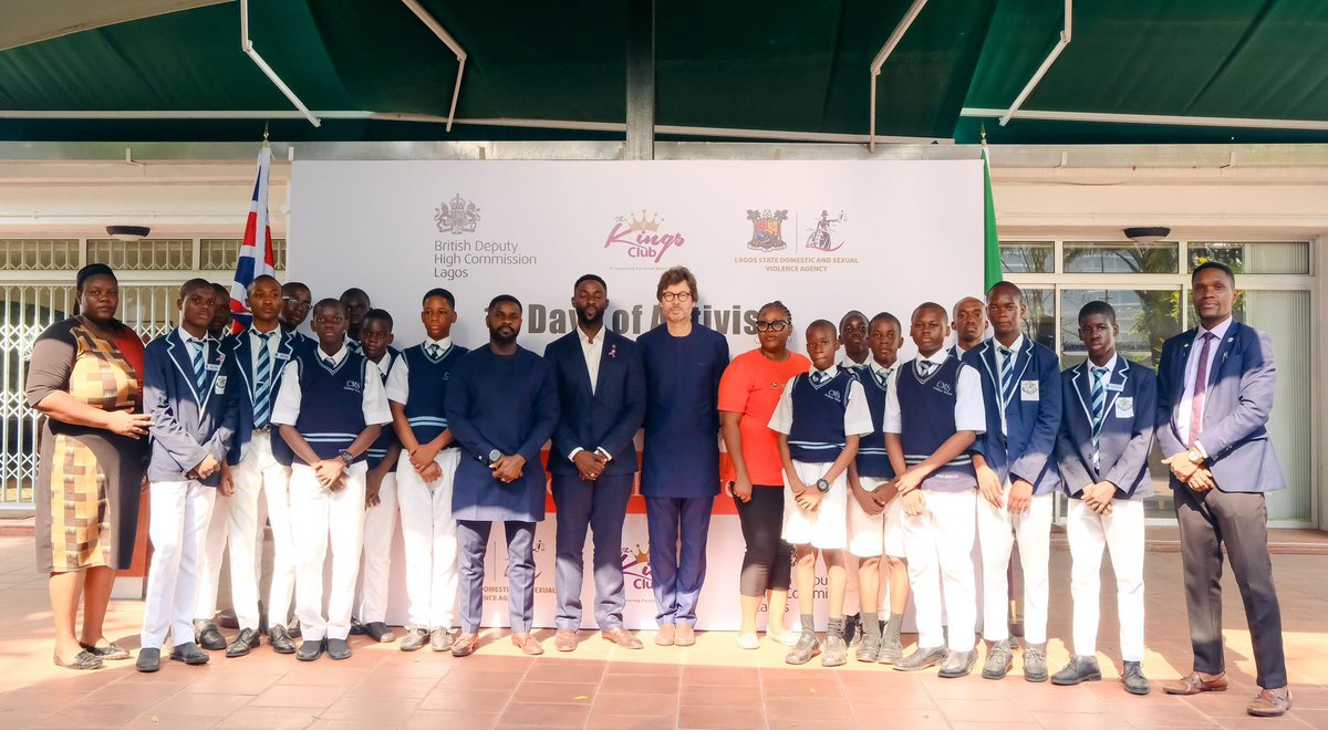 UKinNigeria's tweet photo. 🇬🇧 @JonnyBaxterFCDO hosted a #16DaysOfActivismAgainstGBV event in collaboration with @Lagosdsva under the Kings’ Club initiative, as part of efforts to address critical socio-cultural issues that impact adolescent boys with the goal of promoting positive masculinity.

@followlasg https://t.co/fg3jiLns3Q