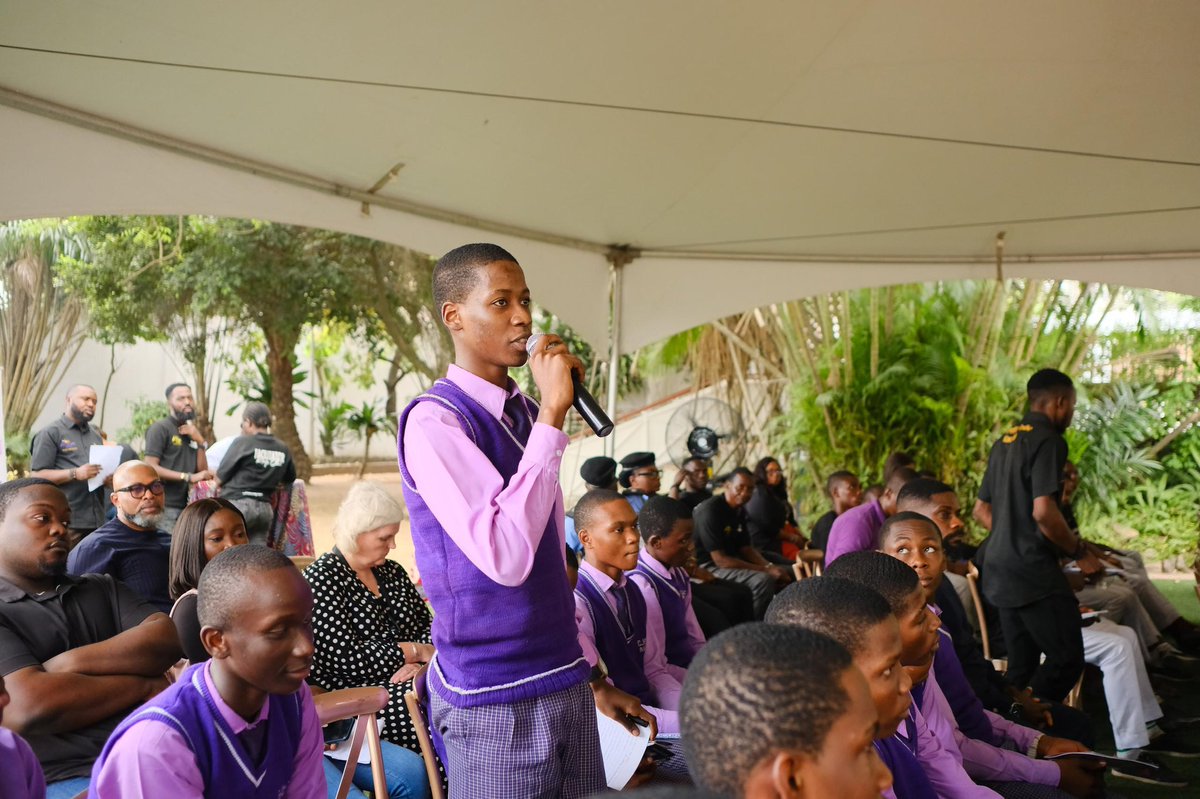 UKinNigeria's tweet photo. 🇬🇧 @JonnyBaxterFCDO hosted a #16DaysOfActivismAgainstGBV event in collaboration with @Lagosdsva under the Kings’ Club initiative, as part of efforts to address critical socio-cultural issues that impact adolescent boys with the goal of promoting positive masculinity.

@followlasg https://t.co/fg3jiLns3Q