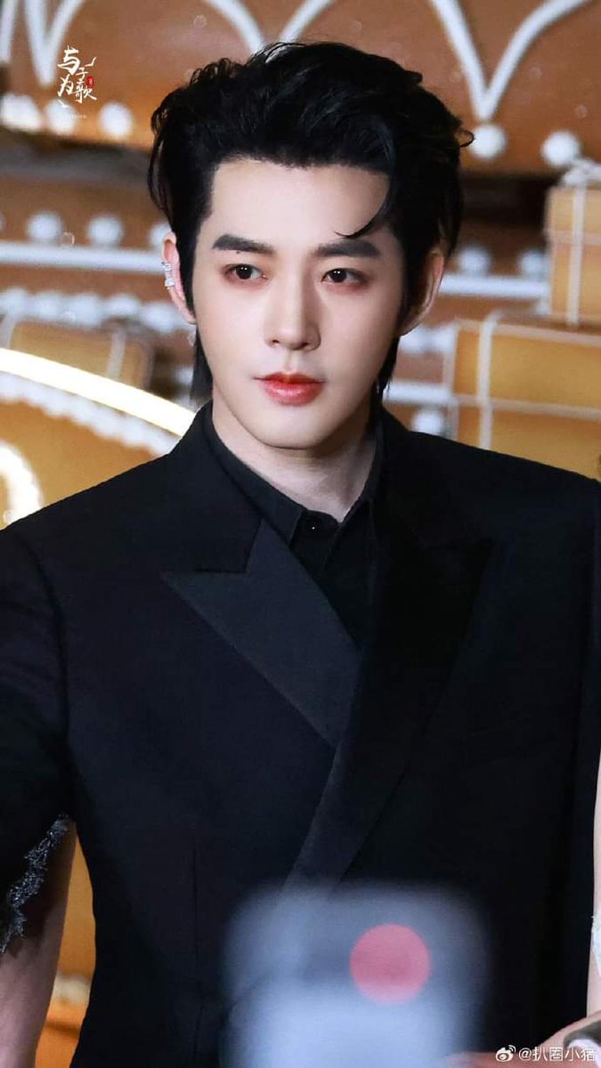 DengWeiDiamond's tweet photo. คําเดียว: หล่อ! 
สองคํา: หล่อมาก! 
สามคํา: หล่อมากๆ! 

#DengWeixDIOR เมื่อวานนี้

Cr.@扒圈小猪

#DengWeixDIOR 
 #fashionhackerallblack
#DengWei #邓为 #เติ้งเหวย https://t.co/eaRBuM5OYp