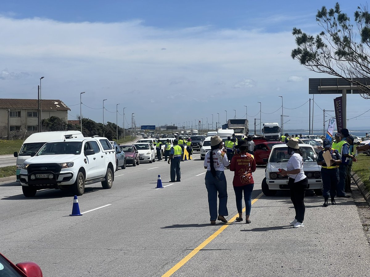 The EC Deptof Transport alongside the EC Liquor Board kicked off the Festive Safety Season with a giant roadblock on the ‘M4 in Gqeberha. Focus: ensuring all road users are sober and law abiding on the roads. This is one of many safety operations 2B conducted this Dec #sabcnews