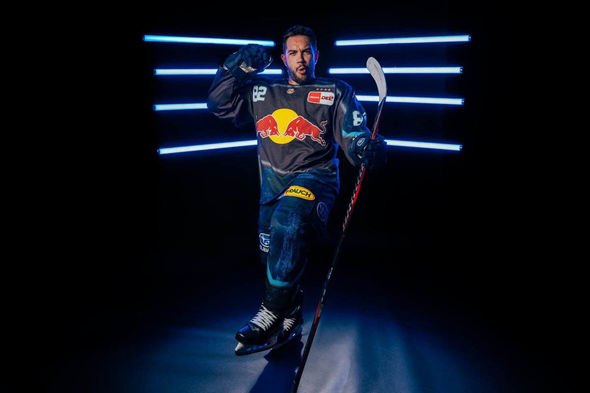redbullshop's tweet photo. Fresh vibes for the puck drop! 🏒 @redbullmuenchen are ready to rock the ice in the new 3rd Jersey – are you?! https://t.co/wUWUtXTmJP

#icehockey #redbulls https://t.co/uO6WSyAGDB