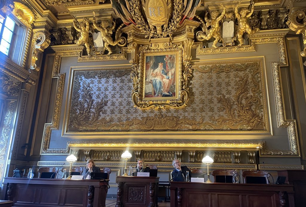 CRJ_Paris2 tweet media