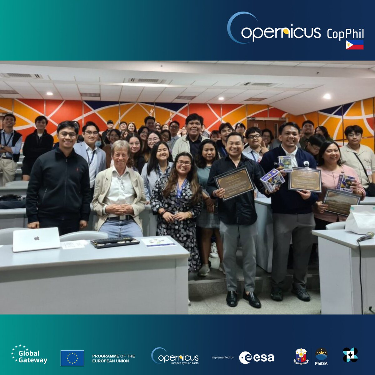 CopPhil (@copphil) on Twitter photo 🌏The 🇪🇺 #GlobalGateway CopPhil programme joined <a href="/ateneodemanilau/">Ateneo de Manila University</a> students to discuss using #EarthObservation for disaster risk reduction #DRR!
🛰️From satellite data to space governance, students explored how #Copernicus transforms DRR in 🇵🇭
Read more: copphil.philsa.gov.ph/news/copphil-t… 🌏The 🇪🇺 #GlobalGateway CopPhil programme joined <a href="/ateneodemanilau/">Ateneo de Manila University</a> students to discuss using #EarthObservation for disaster risk reduction #DRR!
🛰️From satellite data to space governance, students explored how #Copernicus transforms DRR in 🇵🇭
Read more: copphil.philsa.gov.ph/news/copphil-t…