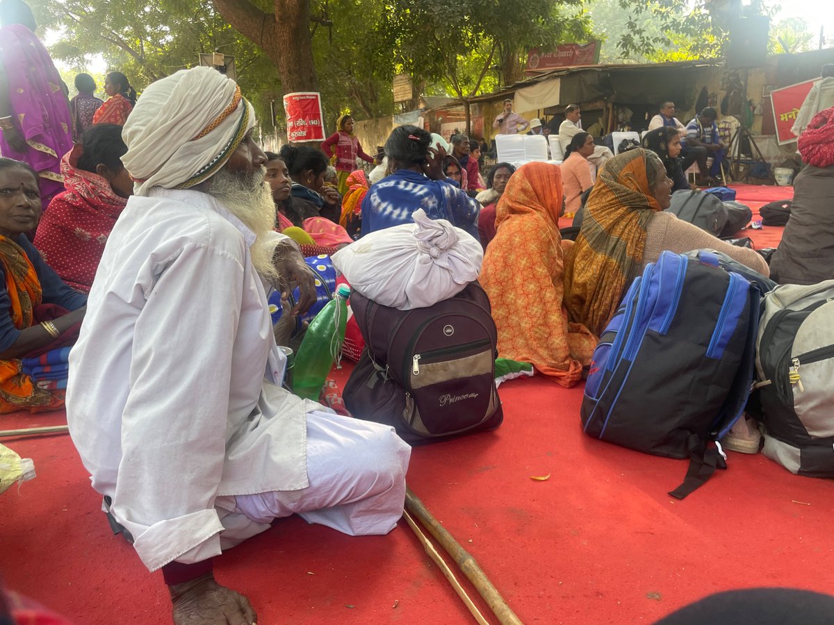 anumayhem's tweet photo. “You(state) occupy public property in Delhi and you (security forces) ask us, “where are you going?” There was a time when thousands would eat and stay here to protest. Now you interrogate, restrict us to even walk into this street (jantar mantar)” @NREGA_Sangharsh https://t.co/lXPNBZtoDo