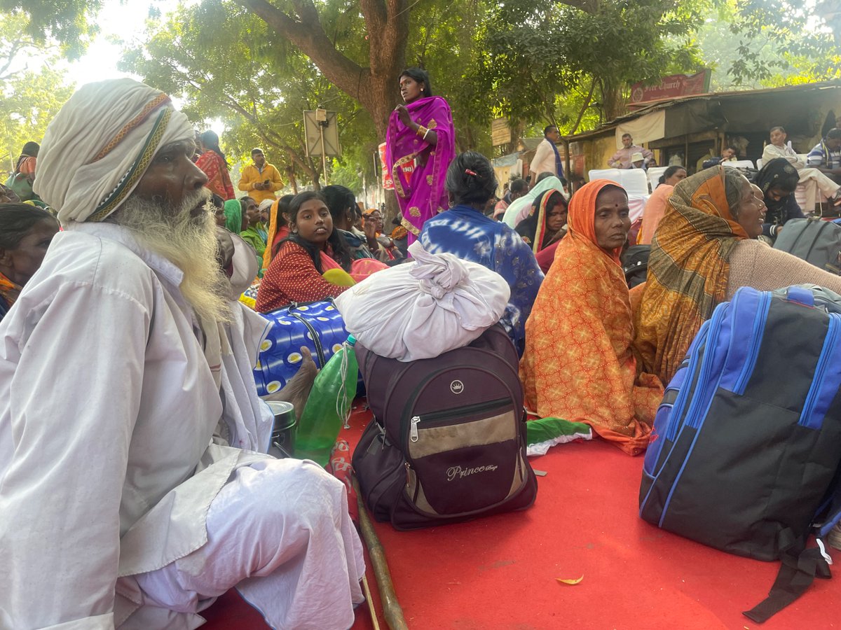 anumayhem's tweet photo. “You(state) occupy public property in Delhi and you (security forces) ask us, “where are you going?” There was a time when thousands would eat and stay here to protest. Now you interrogate, restrict us to even walk into this street (jantar mantar)” @NREGA_Sangharsh https://t.co/lXPNBZtoDo