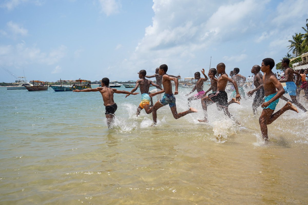 lamcot_lamu's tweet photo. Fun, Games, &amp; Ocean Spirit!

Our young stars literally made a splash at #BahariYetuFestival &amp; their prizes sponsored by @OceanSole1 @theflipflopi 

Get the full story &amp; epic pics on our blog: https://t.co/brkxVh2ugW 

#WatotoDay #OceanConservation #MarineLife #Lamu #Kenya https://t.co/Erf96oFfUC