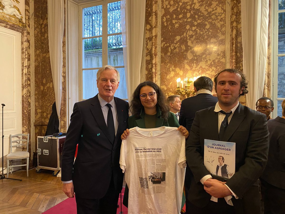 TheviotW's tweet photo. L'année 2025 devait être #grandecausenationale de la #santementale. Avec mon projet de Fondation d'artistes handicapé.e.s, j'avais rencontré le #PremierMinistre, donné mon livre. Cette initiative est-elle aussi perdue que le Domaine du #GrandMeaulnes ? #handicap #autisme #pianist https://t.co/vG8igakCkv
