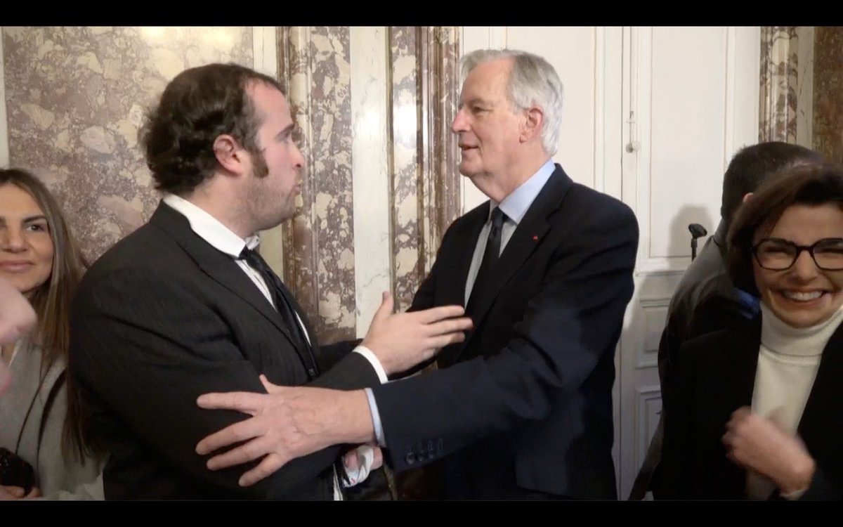 TheviotW's tweet photo. L'année 2025 devait être #grandecausenationale de la #santementale. Avec mon projet de Fondation d'artistes handicapé.e.s, j'avais rencontré le #PremierMinistre, donné mon livre. Cette initiative est-elle aussi perdue que le Domaine du #GrandMeaulnes ? #handicap #autisme #pianist https://t.co/vG8igakCkv