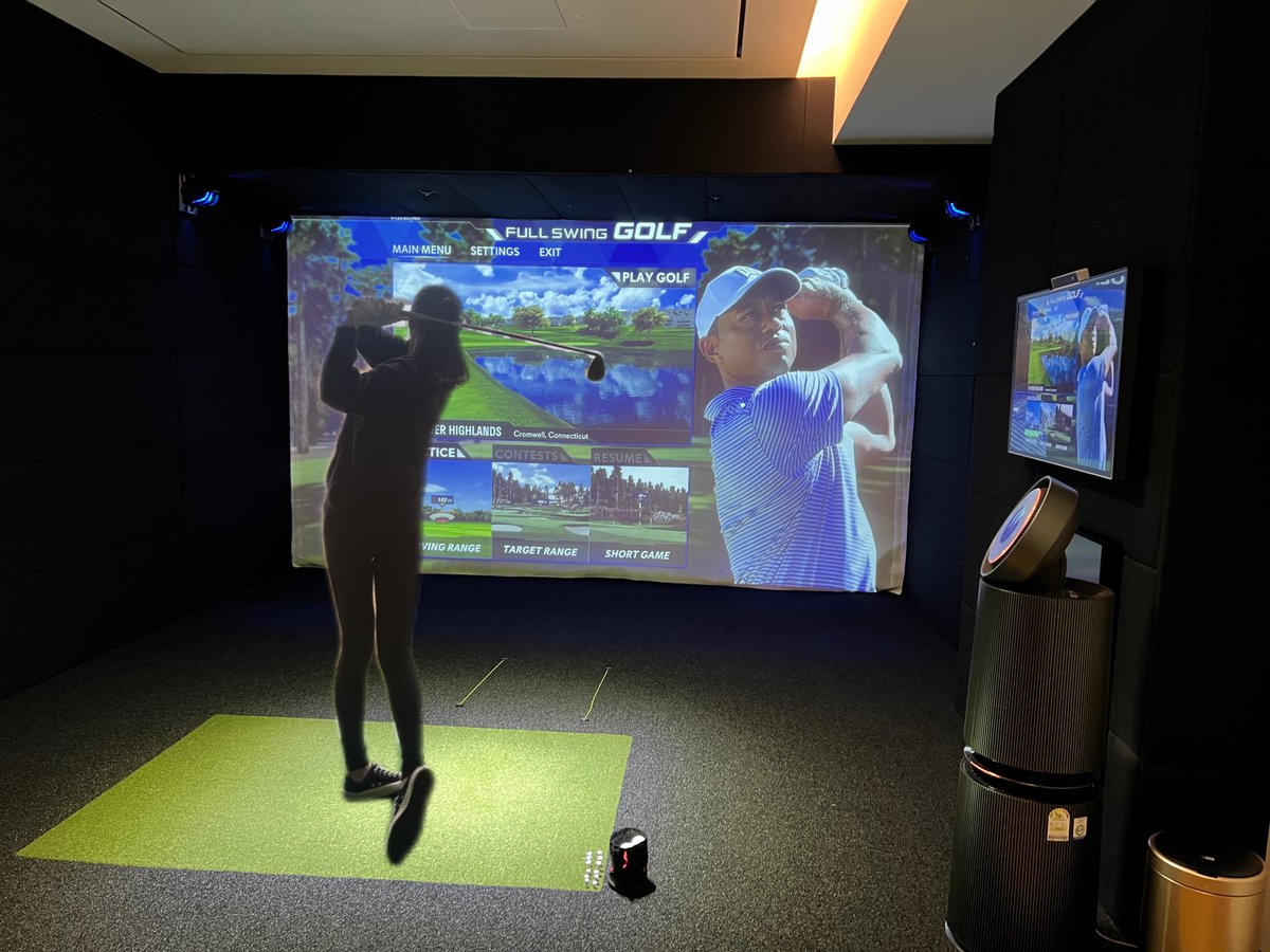 Amelia_Choii's tweet image. Golfer never miss any chance to swing Having my clubs ready for all the Web3 golfing events in Korea 🫰
Warming up at @blur_io side event during KBW
#golfing #Web3 #KBW2023