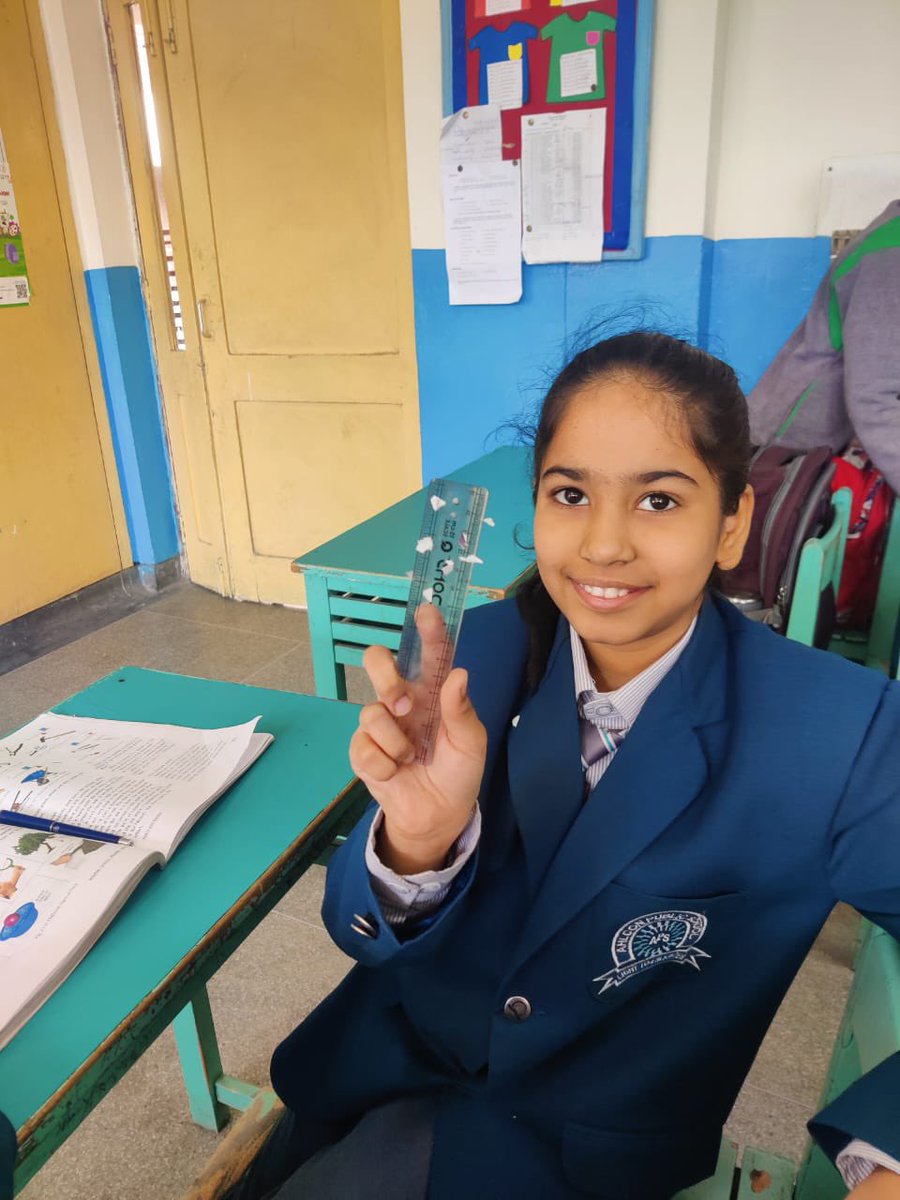 PublicAhlcon's tweet image. Class 5D experimenting Electrostatic Force #LearningByDoing #ExperientialLearning
#PreparatoryStage
@ashokkp @Ahlconpublic1 @seemasoniaps @MamthaSays @monikakarnatac @GanguliKuhu