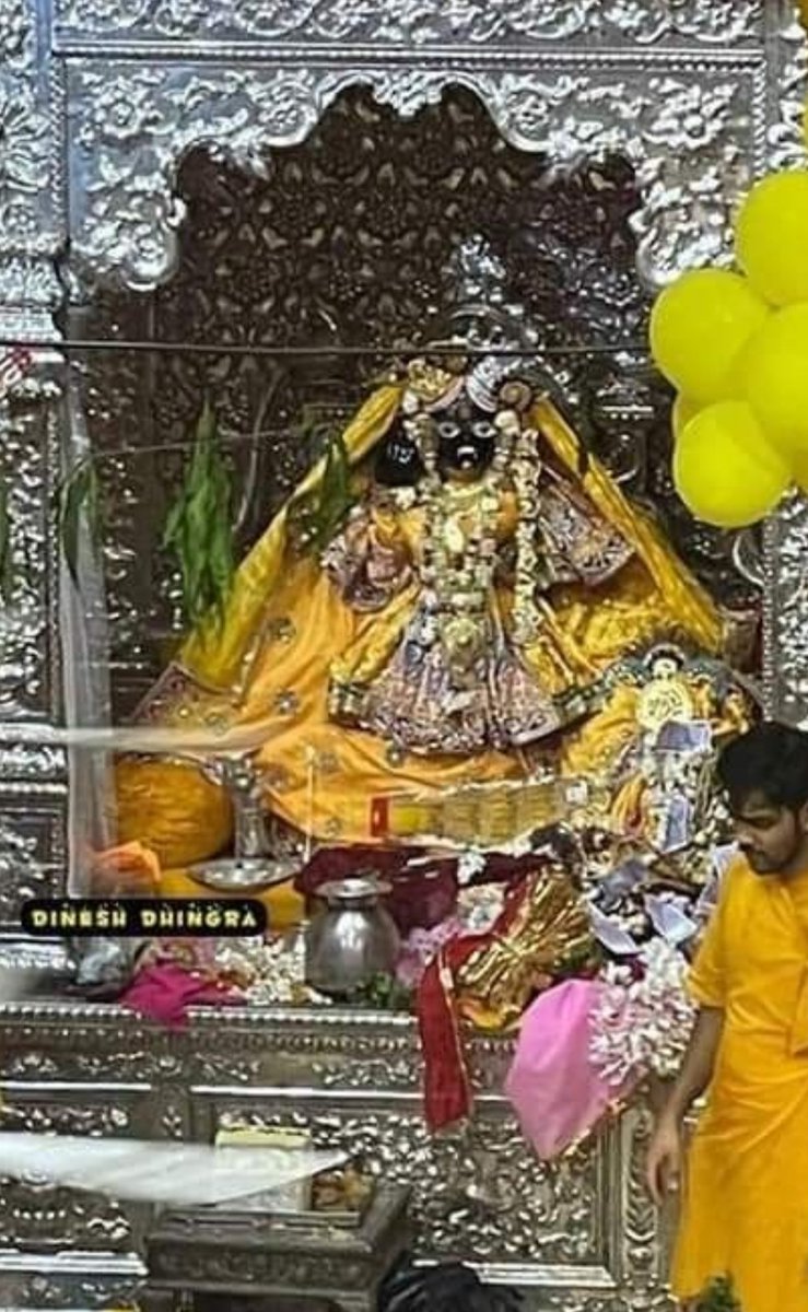 घटा छटा नख शिख उठ्यो साँवल गौर विलास घन प्रगट्यो रस रीति को जय जय श्री हरिदास 

स्वामी श्री हरिदास जी के ठाकुर, श्री बाँकेबिहारी जी के प्रागट्य दिवस पर सबन को बहुत बधाई