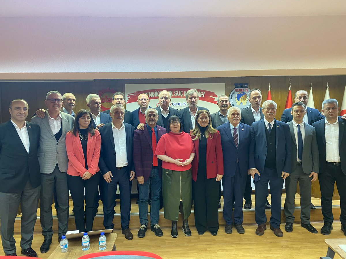 BirlesikMetal's tweet photo. Ankara'da Genel-İş Başkanlar Kurulu öncesinde yapılan basın toplantısından...

"Sendikacılık suç değildir! Tutuklanan sendikacılar serbest bırakılsın!"

#HukuksuzluğaBoyunEğmeyiz https://t.co/HoETA1aO7p
