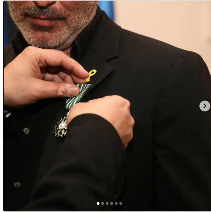 Jeab1030599's tweet photo. At a captivating ceremony at the French Ambassador's residence yesterday, Lior Raz, the renowned actor and creator of 'Fauda,' was honored with the title "Knight of the Order of Arts and Letters" by the French government and Ambassador Frédéric Journas. 💙🇮🇱 @FaudaOfficial https://t.co/9sTIGoYrLG