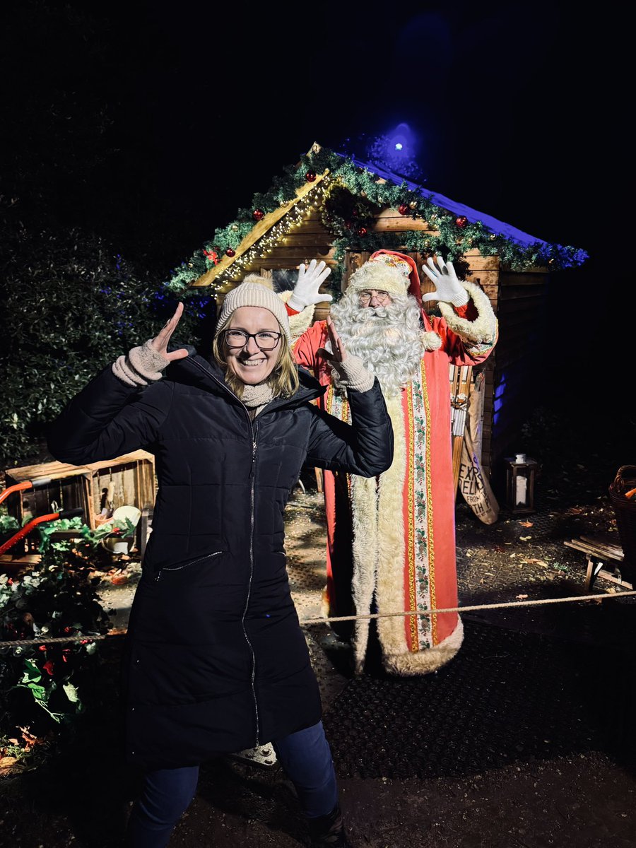 LianneWlf's tweet photo. Well who would have thought it… Father Christmas is a Steps fan! @Faye_Tozer @LSLofficial @_ClaireRichards @llatchfordevans @Ianhwatkins #ChristmasAtWimpole @wimpole_estate_nt https://t.co/GdbYKYXZFf