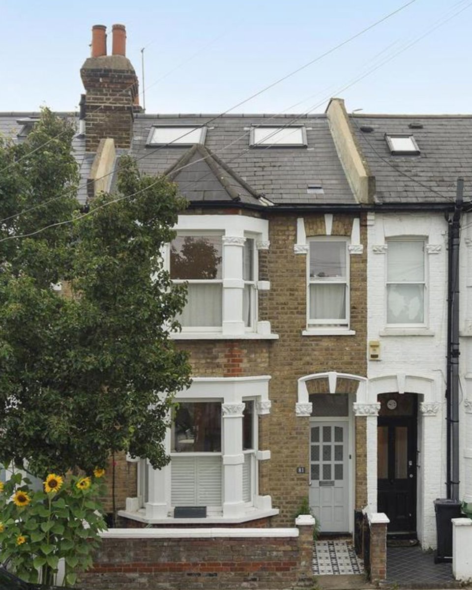 LawsonRutter's tweet photo. It's going to look a little different in here this morning as its completion day for this beautiful four bedroom house over on Beryl Road, Hammersmith. Congratulations all 🏡🤝🥂

#movingday #movinghome #newhome #hammersmith #londonhomes #londoninteriors https://t.co/dAi8WnUkqX