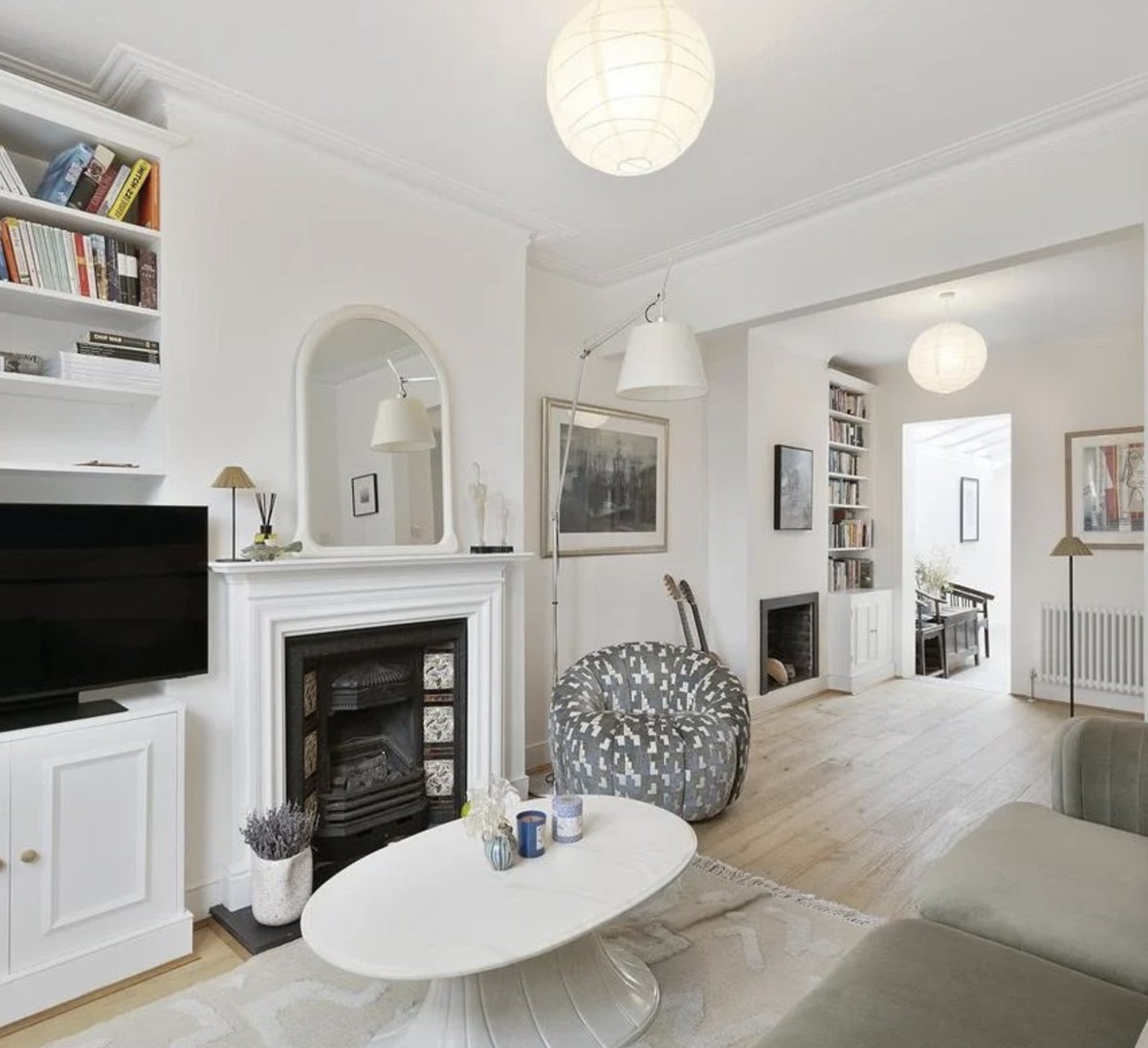 LawsonRutter's tweet photo. It's going to look a little different in here this morning as its completion day for this beautiful four bedroom house over on Beryl Road, Hammersmith. Congratulations all 🏡🤝🥂

#movingday #movinghome #newhome #hammersmith #londonhomes #londoninteriors https://t.co/dAi8WnUkqX