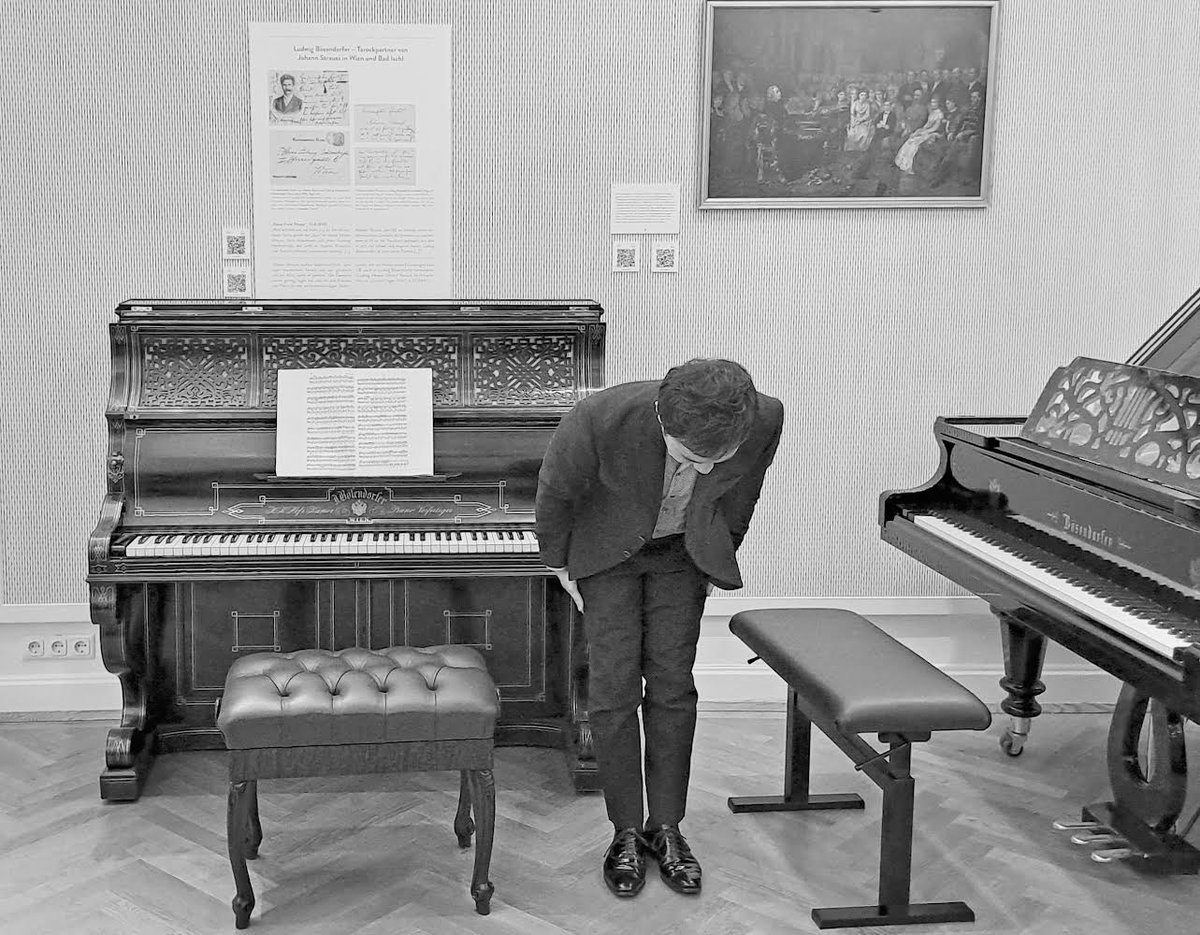 12月3日、ウィーンのベーゼンドルファーサロンで演奏会。1858年製のベーゼンドルファーのアップライトピアノと現代の楽器2台を弾けて幸せな気分。アンコールにはコルンゴルトのワルツを。彼の研究で第一線で活躍する旧友が学生時代に企画した「コルンゴルト広め隊」の演奏会を懐かしみながら。