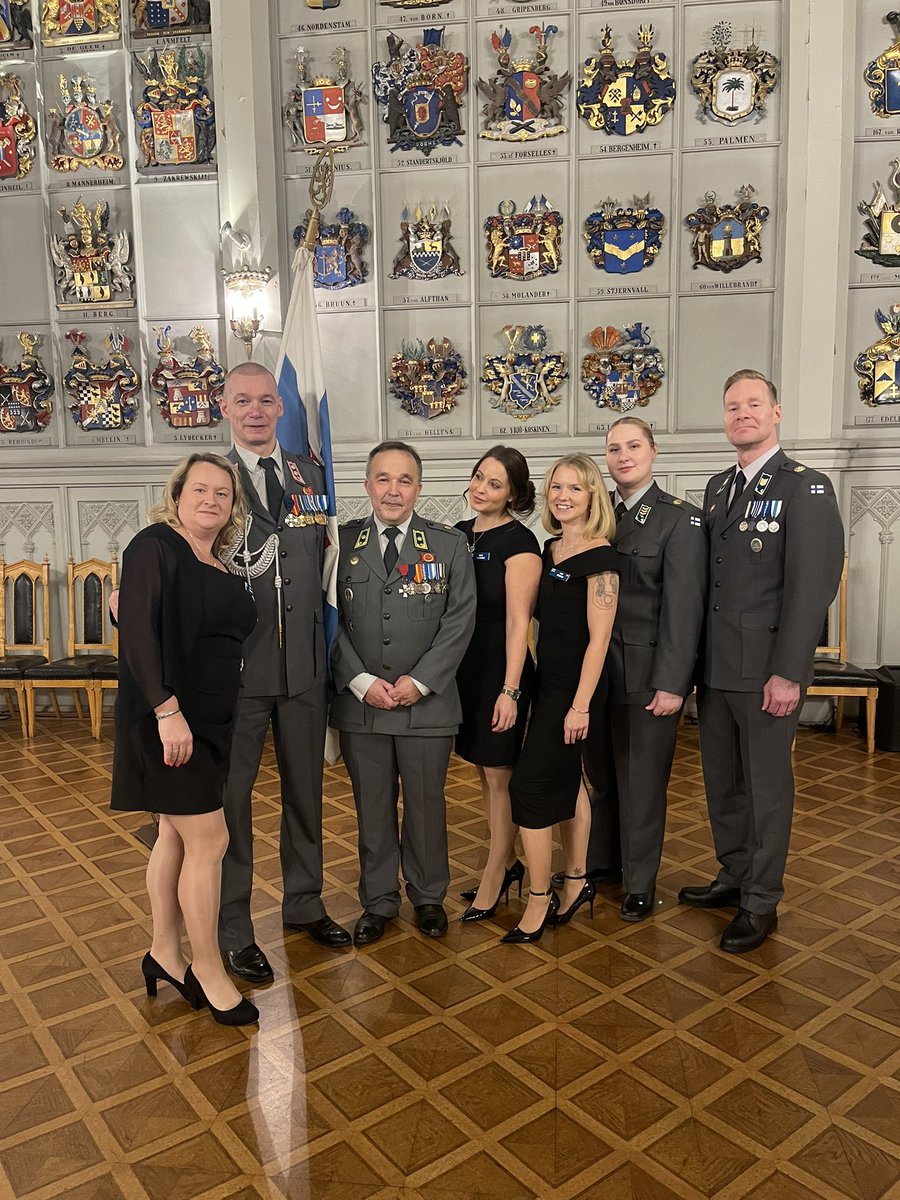 Lämpimät onnittelut kaikille ylennetyille ja palkituille. #Reservi’n ylennystilaisuus eilen #Ritarihuone’ella oli hienosti toteutettu. Kiitokset #UUDALTSTO:lle, #Sotilaskoti’sisarille, kutsuvieraille ja tietysti ylennetyille. 
#sotaveteraanit #himmetäeimuistotsaa #yhdessä 🇫🇮 107