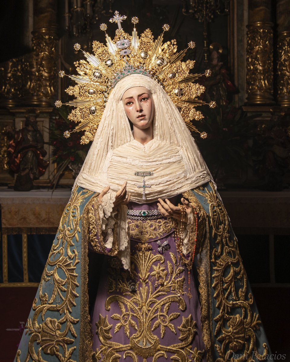 JPulgarSalgado's tweet photo. A icónica no le gana nadie.
Sirviendo monjil, las Aguas.
Con una mantilla a tablas e incluyendo el morado en la saya. Muy favorecida, con el manto suelto y su diadema de salida.
No hace falta más y tampoco lo necesita,
¿Para qué reinventar la rueda? La rueda ya es perfecta. https://t.co/eIYed2gG0R