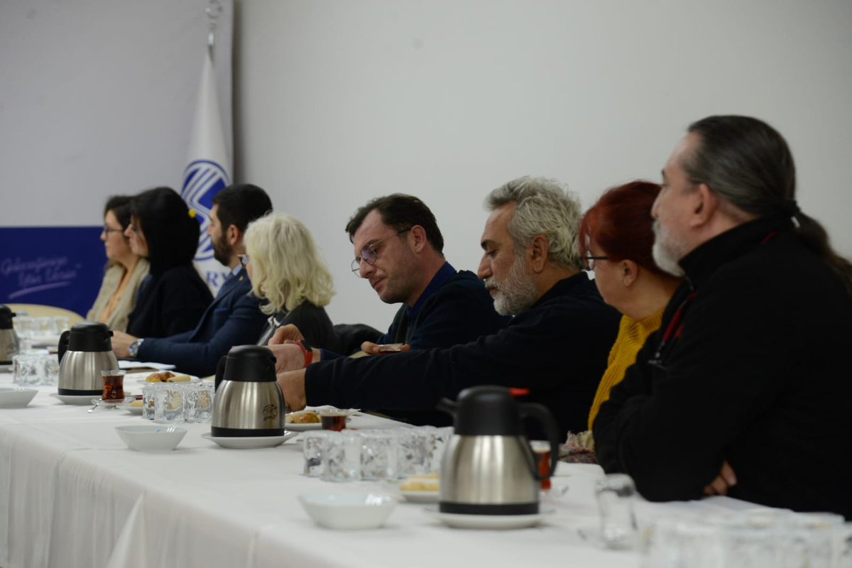 sakaryamem's tweet photo. Sakarya Üniversitesinin idari ve akademik temsilcileriyle müdürlüğümüz Ar-Ge ekibi eğitim ve sosyal sorumluluk alanlarında yeni projeler geliştirmek hedefiyle toplantı gerçekleştirdi.
Toplantıya Sakarya Üniversitesi Rektör Yardımcısı Prof.Dr.Özer Köseoğlu, Eğitim Fakültesi Dekanı Prof.Dr.Hüseyin Çalışkan, İl Millî Eğitim Müdür Yardımcımız Atalay Gürbüz, Şube Müdürümüz Özcan Erşen, Ar-Ge ve Özel Büro birimlerimizdeki koordinatör öğretmenlerimiz katılım sağladı.

@tcmeb
@Yusuf__Tekin
@dogan_rahmi