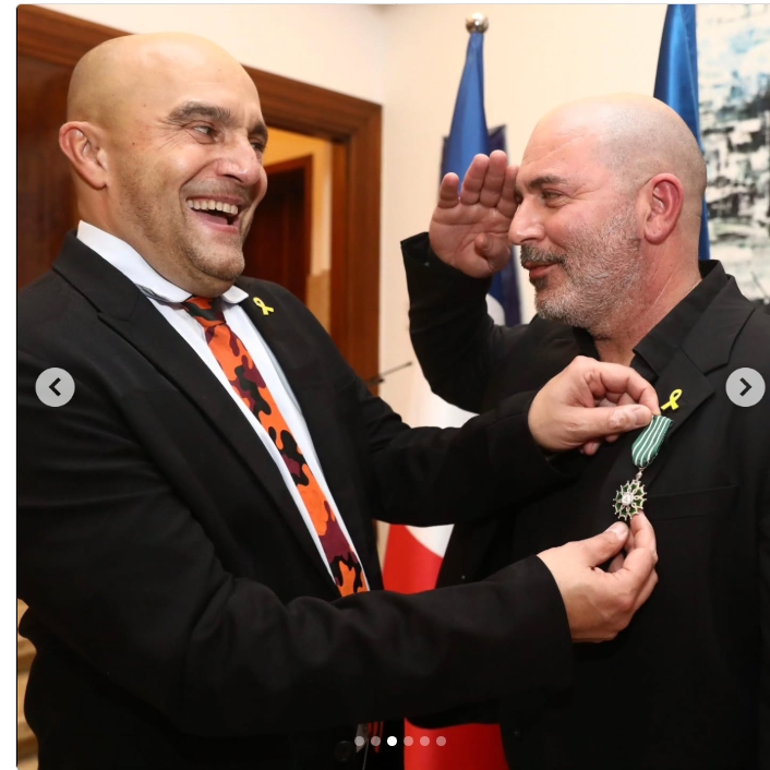 Jeab1030599's tweet photo. At a captivating ceremony at the French Ambassador's residence yesterday, Lior Raz, the renowned actor and creator of 'Fauda,' was honored with the title "Knight of the Order of Arts and Letters" by the French government and Ambassador Frédéric Journas. 💙🇮🇱 @FaudaOfficial https://t.co/9sTIGoYrLG