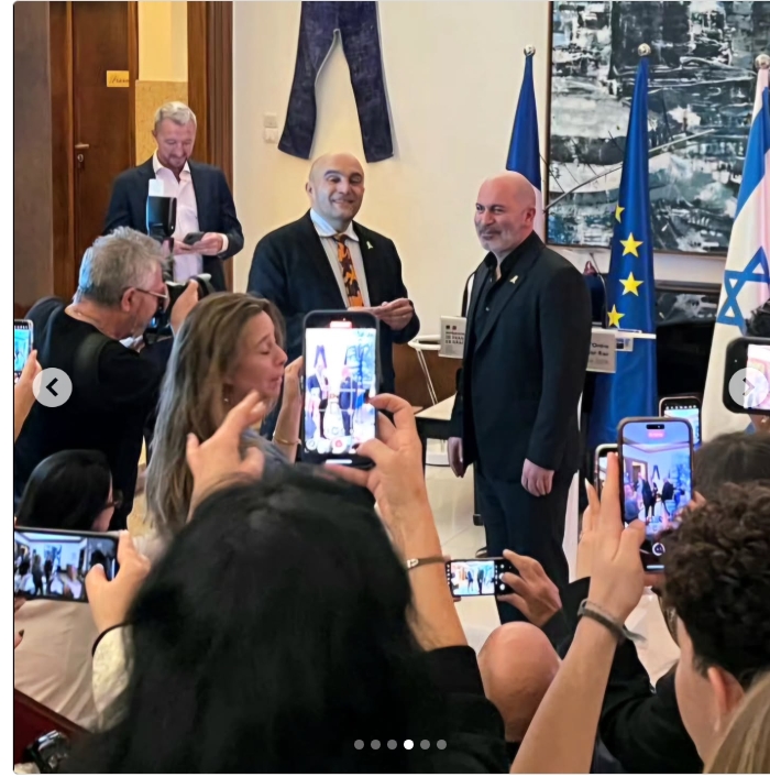 Jeab (@jeab1030599) on Twitter photo At a captivating ceremony at the French Ambassador's residence yesterday, Lior Raz, the renowned actor and creator of 'Fauda,' was honored with the title "Knight of the Order of Arts and Letters" by the French government and Ambassador Frédéric Journas. 💙🇮🇱 <a href="/FaudaOfficial/">Fauda Official</a> At a captivating ceremony at the French Ambassador's residence yesterday, Lior Raz, the renowned actor and creator of 'Fauda,' was honored with the title "Knight of the Order of Arts and Letters" by the French government and Ambassador Frédéric Journas. 💙🇮🇱 <a href="/FaudaOfficial/">Fauda Official</a>