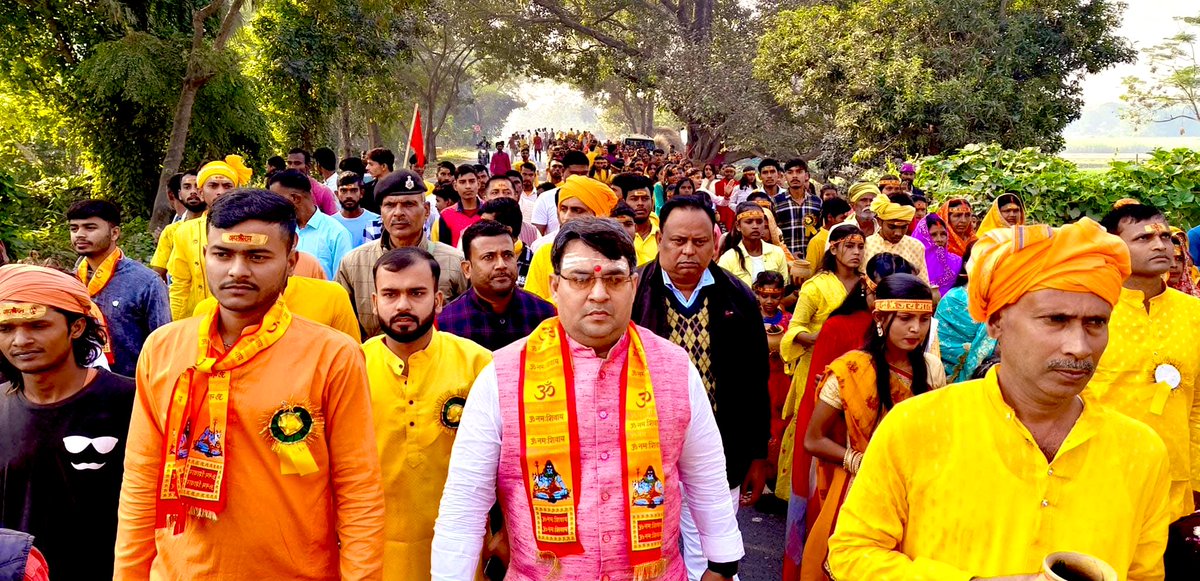 ManjeetJDUbihar's tweet photo. सिधवलिया (ब्रजकिशोर हाल्ट) स्थित पावन शिव मंदिर में पूजा अर्चना कर कलश यात्रा में सम्मिलित होने का सौभाग्य प्राप्त हुआ । 

हर हर महादेव 🙏🏾 https://t.co/uJrNxPYV69