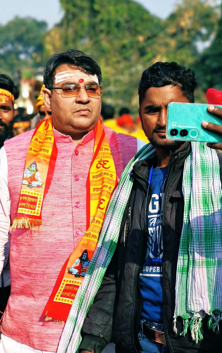 ManjeetJDUbihar's tweet photo. सिधवलिया (ब्रजकिशोर हाल्ट) स्थित पावन शिव मंदिर में पूजा अर्चना कर कलश यात्रा में सम्मिलित होने का सौभाग्य प्राप्त हुआ । 

हर हर महादेव 🙏🏾 https://t.co/uJrNxPYV69