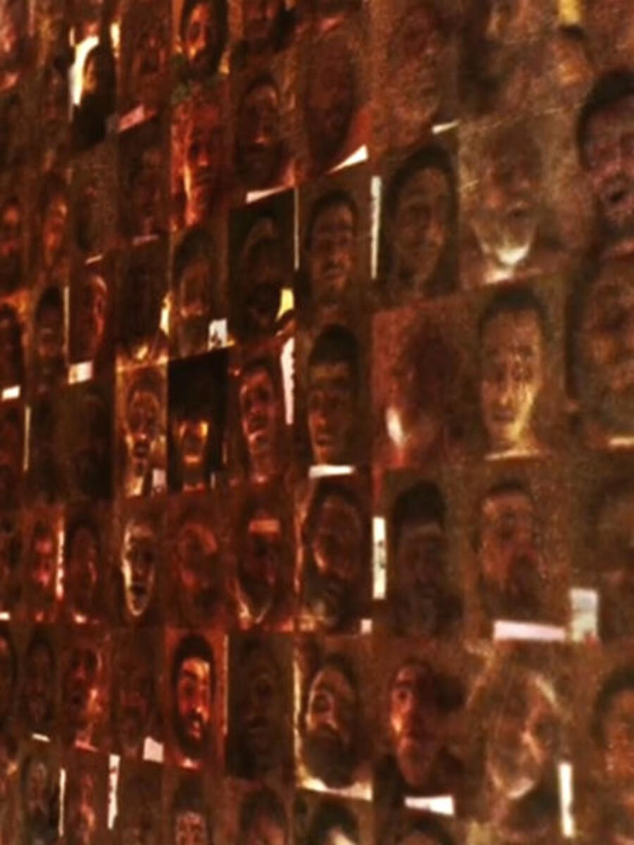 هل تعلم قصة قيصر ؟ 
هي قصة كتبت بدماء الشعب السوري.

يقول قيصر : "لفترة من الزمن، كنت أرسل الجثث إلى المشفى العسكري في المزة، وهو أكبر من مشفى تشرين." كان مشفى تشرين يبعد خمس دقائق بالسيارة عن مكتبنا،كانت الجثث تُترك في الخارج على الأرض أو في الكراجات، حيث يتم إصلاح السيارات...