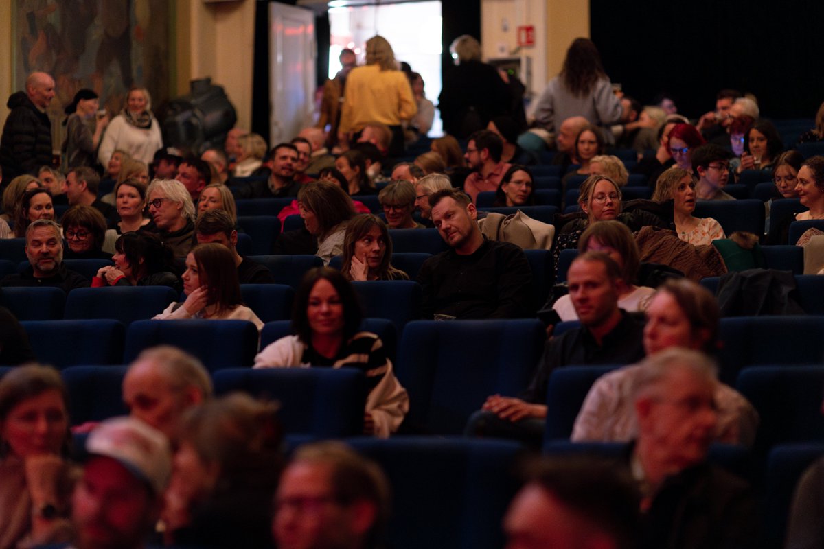 Vil du hjelpe oss med å gjøre Cinemateket enda bedre? Delta i vår publikumsundersøkelse og vær med i trekningen av et klippekort til <a href="/tromsofilmfest/">Tromsø International Film Festival</a> ✨🎟️ Undersøkelsen tar ca. 5 min og du kan delta her 👉 bit.ly/3Bs6F1D 📸: Mats Gangvik