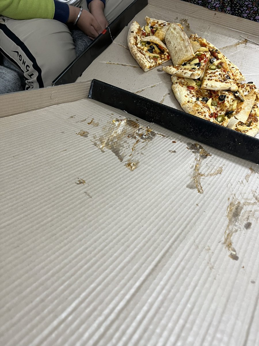 Divukataria's tweet photo. Ordered an XL pizza for guests, and Swiggy delivered this mess. Spent 40+ mins with their useless customer care, told to email and wait 24 hrs. Days later, they reject the image as ‘unclear.’ My money’s gone, dinner ruined, and I was humiliated in front of guests. @SwiggyCares https://t.co/60RCDAg6vB
