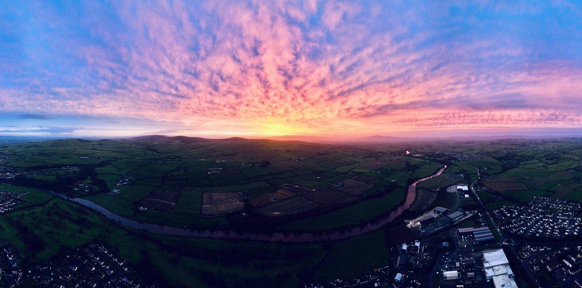 Spectacular Sunrise over Tyrone this morning. ⁦<a href="/barrabest/">Barra Best</a>⁩ ⁦<a href="/WeatherCee/">Cecilia Daly</a>⁩ ⁦<a href="/angie_weather/">angie phillips</a>⁩