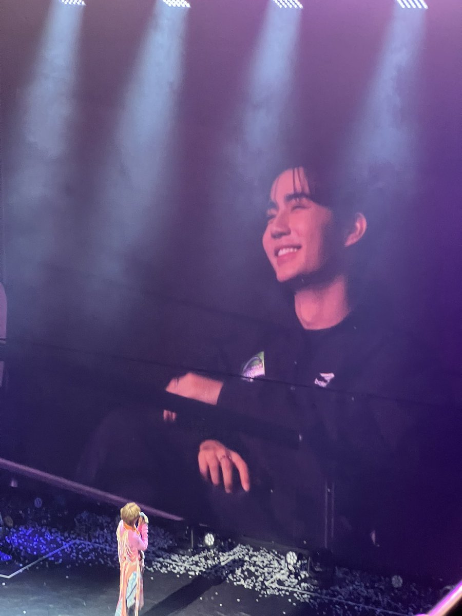 Kkim_pongsaton's tweet photo. ชอบโมเม้นนี้มากกกคับ นี่สินะที่เขาเรียกกันว่า“ความสุข” 🙂‍↕️

#NuNew1stConcertInJapan https://t.co/bsQSqQbEwV
