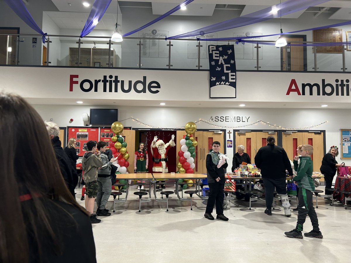 What a lovely night at our Christmas Fayre! We got a special visit from Santa, and it gave us a chance to sell our first written paper! Thank you to all local vendors, staff, and pupils for helping out and also to everyone who came along! 🎄🎅