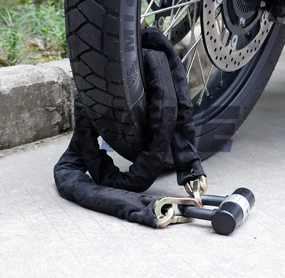 Makelock1's tweet image. Unbreakable security with the MK632 chain lock for your motorcycle! Heavy-duty chain design, engineered with superior shear resistance. The nylon cover prevents rust and protects your motorcycle from scratches. makemotorlocks.com/product/heavy-…  #motorcyclelock