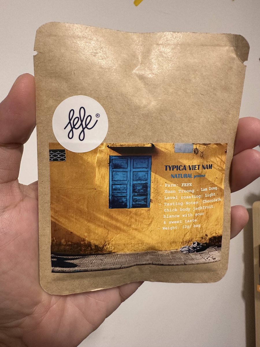 SeberangMeja's tweet photo. Emang enak sih kopi Vietnam. 😬 https://t.co/m92ady7AiO