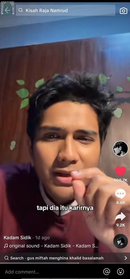 💚 iya juga ya, miftah problematiknya udh dari lama. banyak video problematik dia yg ga banget berseliweran dari lama dan puncaknya dia ngolok2 penjual es teh dan setelah itu baru karirnya hancur 😂 inget hanya seorang penjual es teh yg gapunya power apa2 dimata manusia