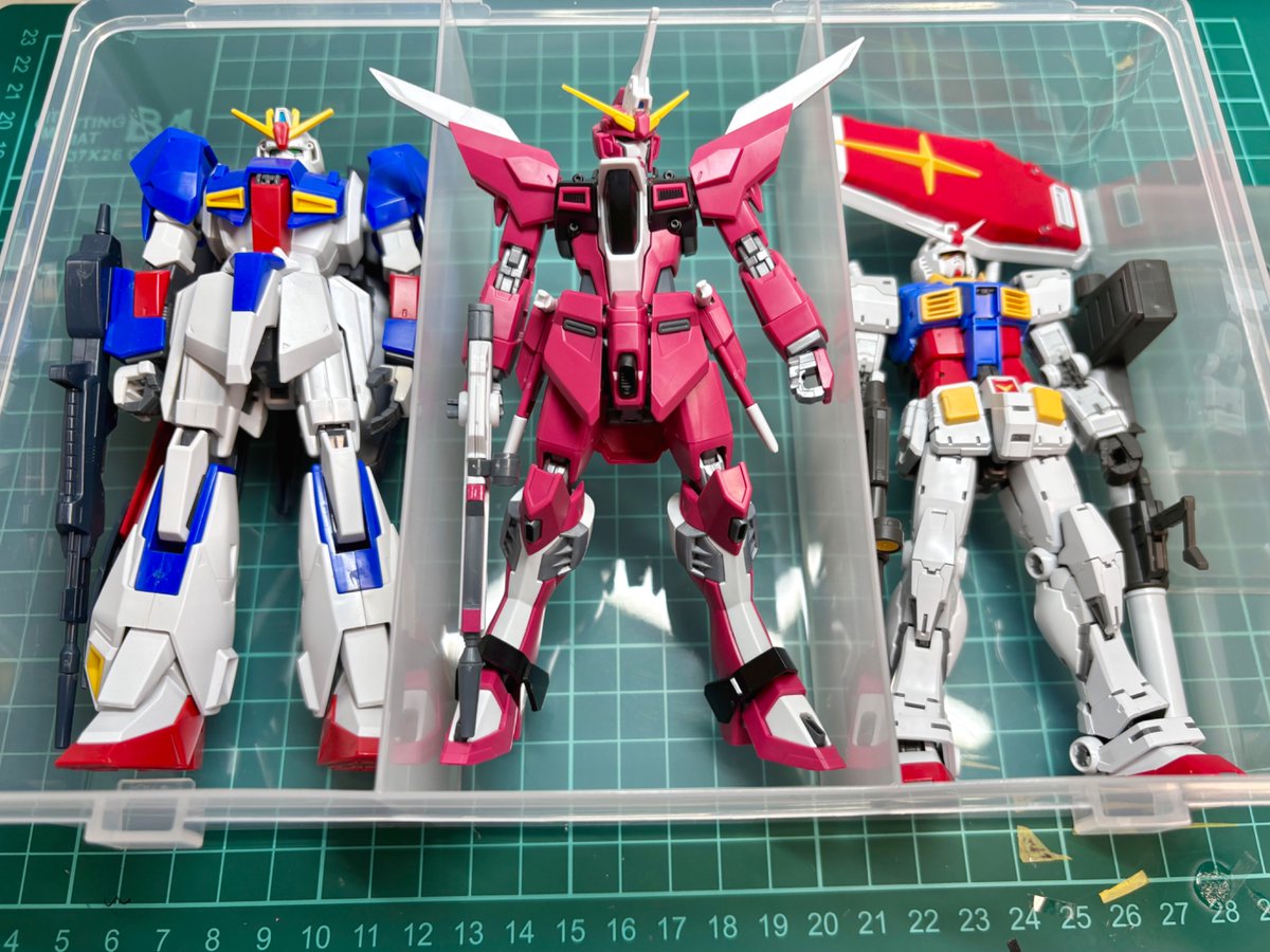 本日の戦利品、山田化学の新商品「SIKIRI 3V深型」 1/144のガンプラの 