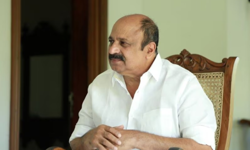 localmalay30348's tweet photo. ബലാത്സംഗ കേസ്; നടന്‍ സിദ്ദിഖിന്റെ അറസ്റ്റ് രേഖപ്പെടുത്തി https://t.co/P3hfu2oPjO 
#Crime #KeralaPolice #localmalayalam #Rapecase #Siddique #localmalayalam https://t.co/ApzszuYE6d