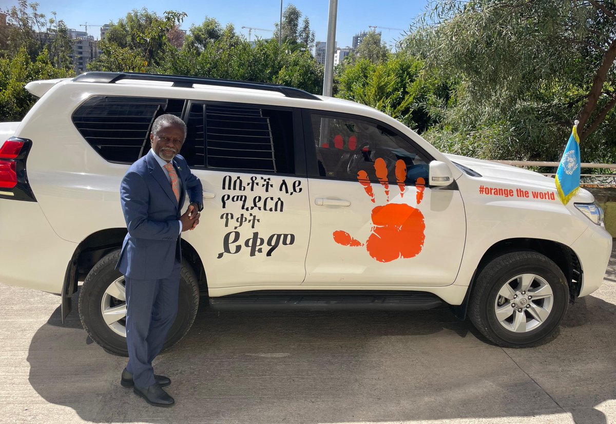 📸 Standing in solidarity to #OrangeTheWorld! SRSG <a href="/parfait_onanga/">Parfait Onanga-Anyanga</a> stands proudly by his car, adorned with the #16Days campaign sticker, reaffirming commitment to end gender-based violence. Together, we drive change &amp; amplify the message: #NoExcuse! 🚗🧡 #UNiTE #16Days