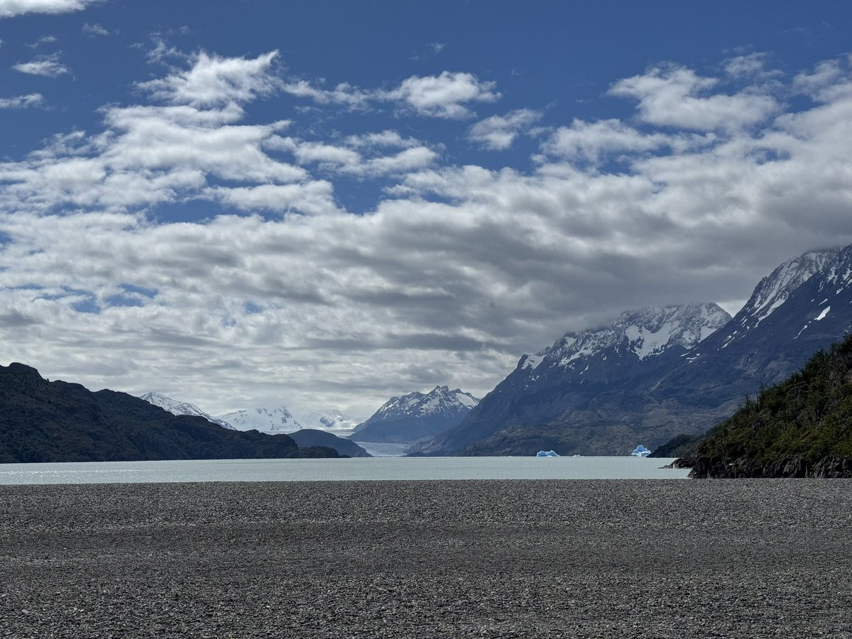 SimonRamosMe's tweet photo. Día 6

Comenzamos el día descansando y tuvimos por la tarde paseo en catamaran por Lago Grey y el glaciar por el fondo. 
Hoy madrugamos para hacer el intento a la Base de las Torres. https://t.co/0p7mdagzc6