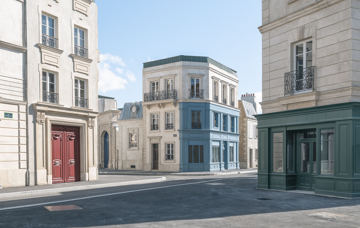 LeCNC's tweet photo. Rues de Paris : à la découverte du premier backlot de France
La Ville Lumière comme si vous y étiez. C’est le pari  accompli par la société TSF qui a sorti de terre des décors parisiens permanents, à deux pas de Coulommiers, en Seine-et-Marne.
https://t.co/piQqHG5za4
#France2030 https://t.co/nGmNCn4EzQ