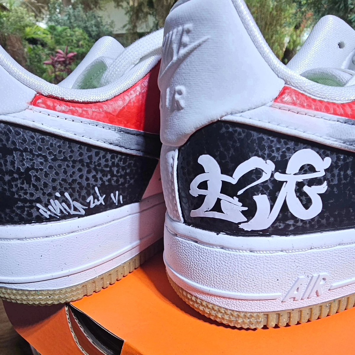 I got to show of some custom.. at the biggest shoe convention.  And they cracked .. like WTF. 
I'll fix them 
but like really..