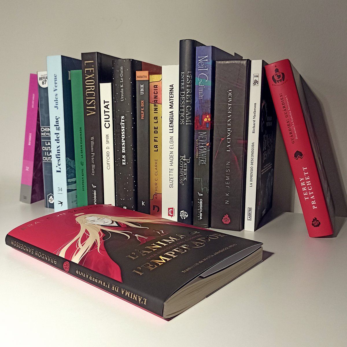 LesRadesGrises's tweet photo. 📚 "Més traduccions fantàstiques que mai en català"

Els traductors i traductores consideren que apostes com Sanderson o Pratchett contribueixen a la normalització d’un sector fins fa poc menystingut a les lletres catalanes

Llegiu l'article aquí ➡️ https://t.co/mozlMx8qnN https://t.co/f8jGVcO01P