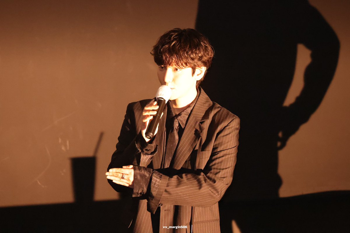 VV_margin506's tweet photo. 20241201 
Lonsdaleite-dot CGV Guest visit
📷@B_hundred_Hyun 
In the winter, full of sunshine.
#BAEKHYUN #백현 #백현이 https://t.co/03h7WGNrkg