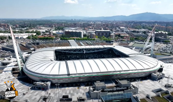 juvenewslive's tweet photo. Juve will play four home matches in a row: starting tomorrow with Bologna, then Man City Wednesday, Venezia next Saturday and Cagliari in the Coppa Italia. The Bologna and City game are sold out. #Juventus  

[CdS] https://t.co/EqMuvwQ2eF