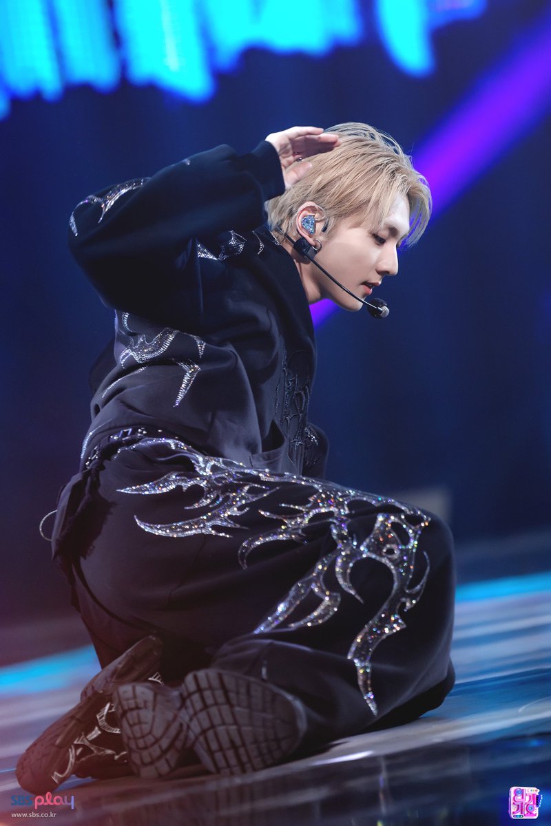 enhypenupdates's tweet photo. [PHOTO] 241206

ENHYPEN Official Photos on Inkigayo

(1/14)

@ENHYPEN_members @ENHYPEN #ENHYPEN #엔하이픈 #JUNGWON #정원 https://t.co/uy9yCVtggN