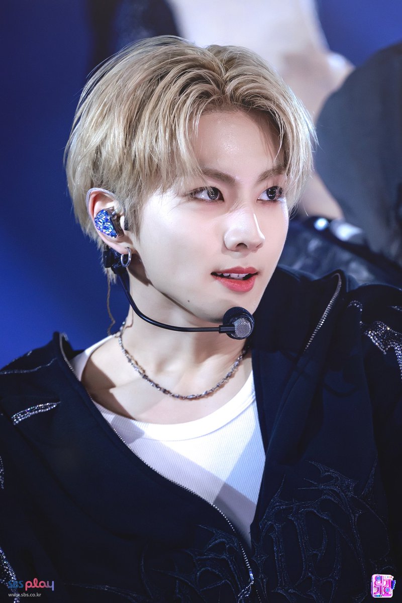 enhypenupdates's tweet photo. [PHOTO] 241206

ENHYPEN Official Photos on Inkigayo

(1/14)

@ENHYPEN_members @ENHYPEN #ENHYPEN #엔하이픈 #JUNGWON #정원 https://t.co/uy9yCVtggN