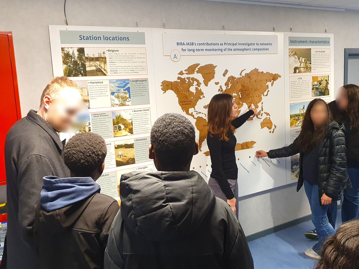 Last week, a few secondary schools came to visit our Institute. Our scientists and engineers gave them tours of the outdoor exhibition and the labs, and presented all the areas of our research on Earth's climate 🌍, its atmosphere, and those of other planets 🪐 #STEMEducation