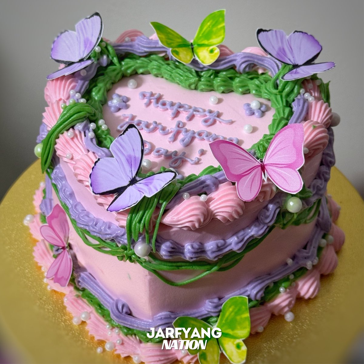 JarFyangNation1's tweet photo. ✨ “𝑭𝒓𝒐𝒎 𝒔𝒘𝒆𝒆𝒕 𝒎𝒐𝒎𝒆𝒏𝒕𝒔 𝒕𝒐 𝒆𝒗𝒆𝒏 𝒔𝒘𝒆𝒆𝒕𝒆𝒓 𝒎𝒆𝒎𝒐𝒓𝒊𝒆𝒔……” celebrating the magic of our growing Jarfyang family with this special cake! 🩷✨

Here’s to more love, memories, and shared moments ahead! 🎂 

HAPPY JARFYANG DAY #HappyJarfyangDay #Jarfyang